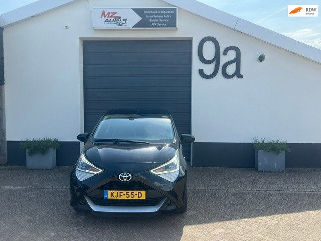 Toyota Aygo 1.0 VVT-i x-play, Auto's, Voorwielaandrijving, Gebruikt, Euro 6, Zwart