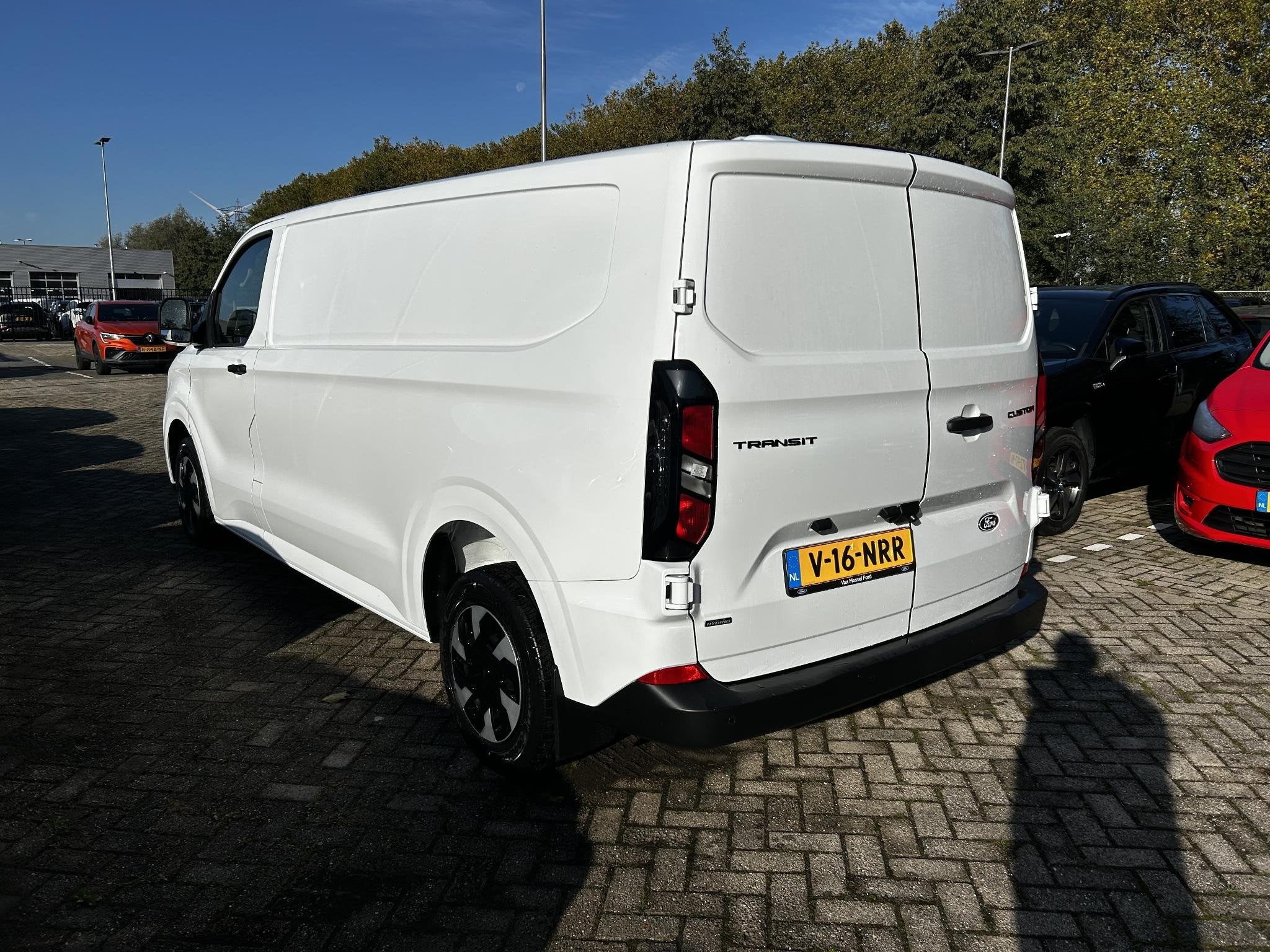 Ford Transit Custom 320 2.5 PHEV L2H1 Trend | Automaat | Tre, Auto's, Dealer onderhouden, Gebruikt, Euro 6, 4 cilinders