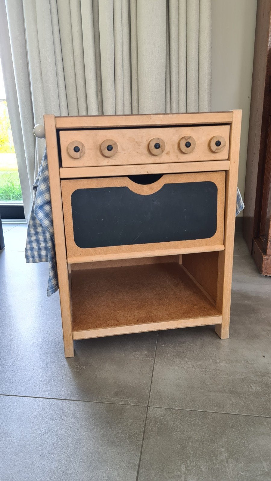 Houten  fornuis speelgoed met open kastje en krijtbord, Kinderen en Baby's, Ophalen, Zo goed als nieuw, Meubelstuk of Keukentje