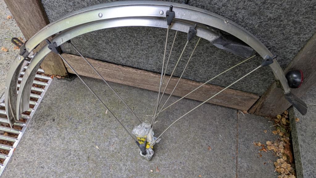 2 Fietsspatbord met spaken, 69 mm - Gebruikt, Fietsen en Brommers, Fietsaccessoires | Overige Fietsaccessoires, Gebruikt, Ophalen of Verzenden