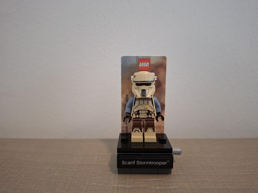 LEGO Scarif Stormtrooper minifiguur met displaystand en kaar, Star Wars, Lego, Ophalen of Verzenden, Zo goed als nieuw