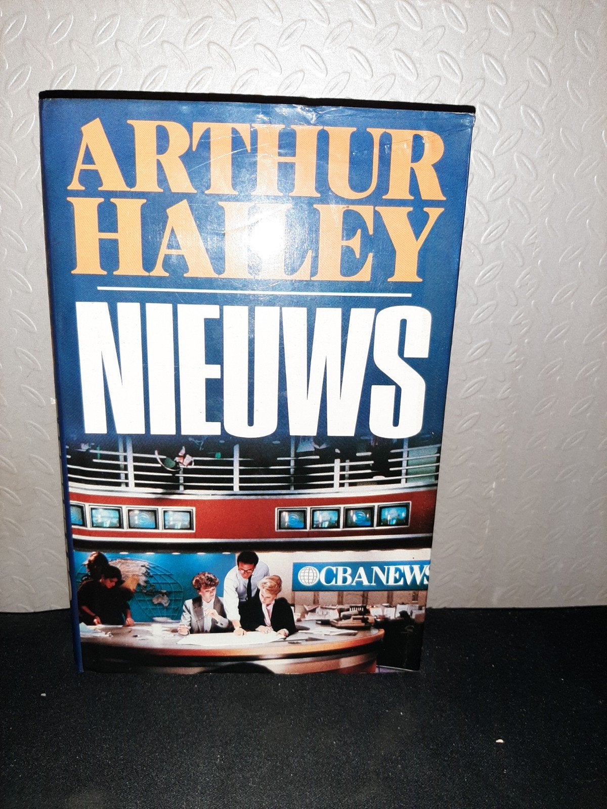 Arthur Hailey - Nieuws (Paperback), Boeken, Ophalen of Verzenden, Gelezen, Arthur Hailey, Nederland