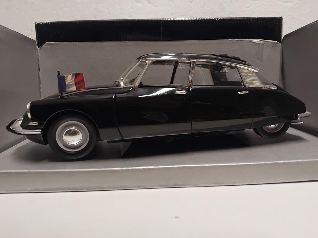 Citroen DS 19 Presidentielle zwart Solido 1:17 KRD, Ophalen of Verzenden, Zo goed als nieuw, Auto, Solido