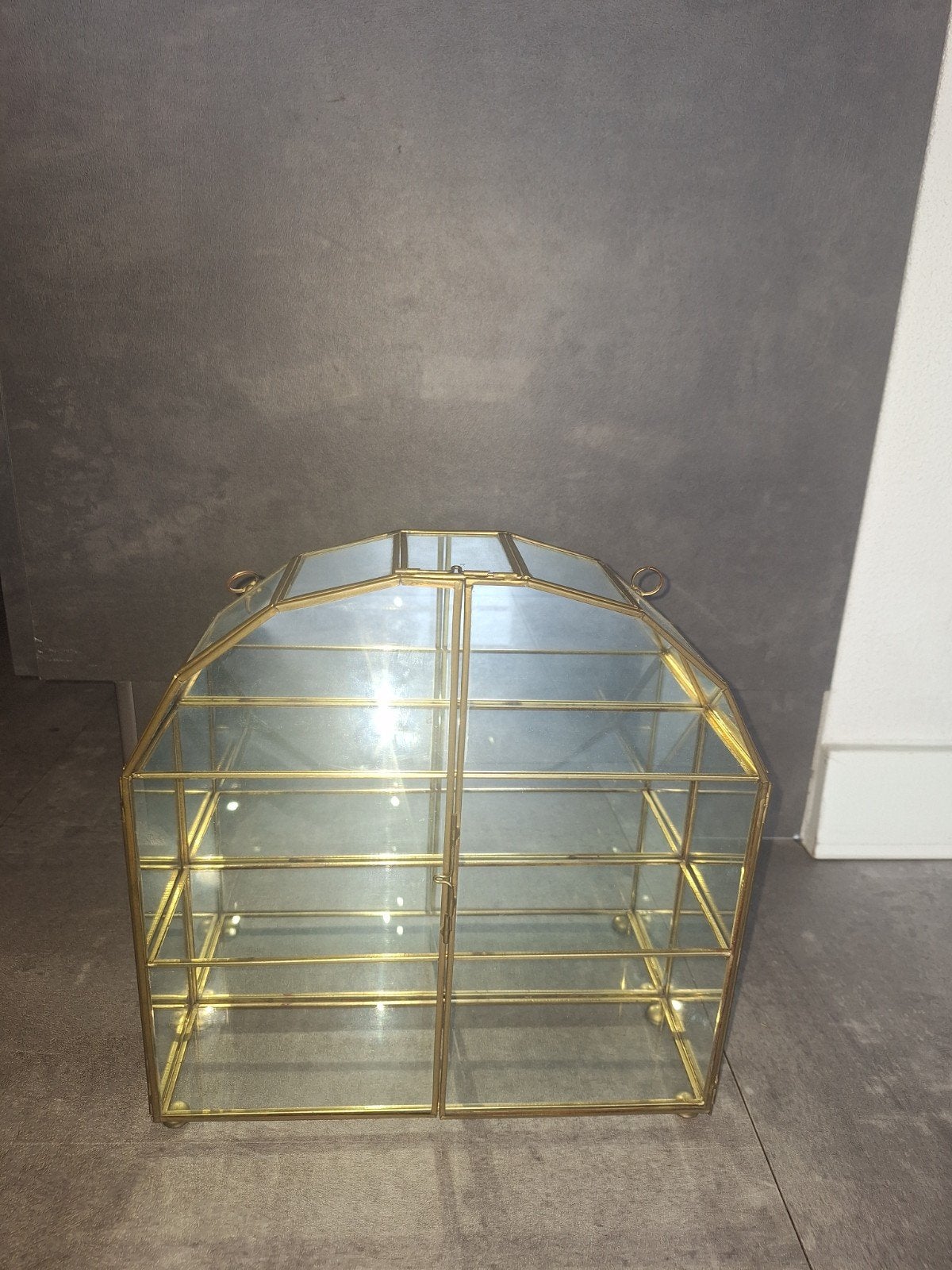 Gouden glazen vitrinekastje - Terrarium, Vintage, Gebruikt, Ophalen of Verzenden, Goud