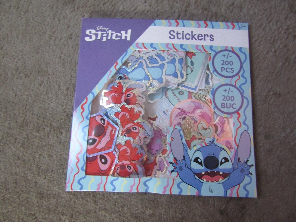 Stickers: Stitch - 200 stuks, Ophalen of Verzenden, Zo goed als nieuw, Meerdere stickers