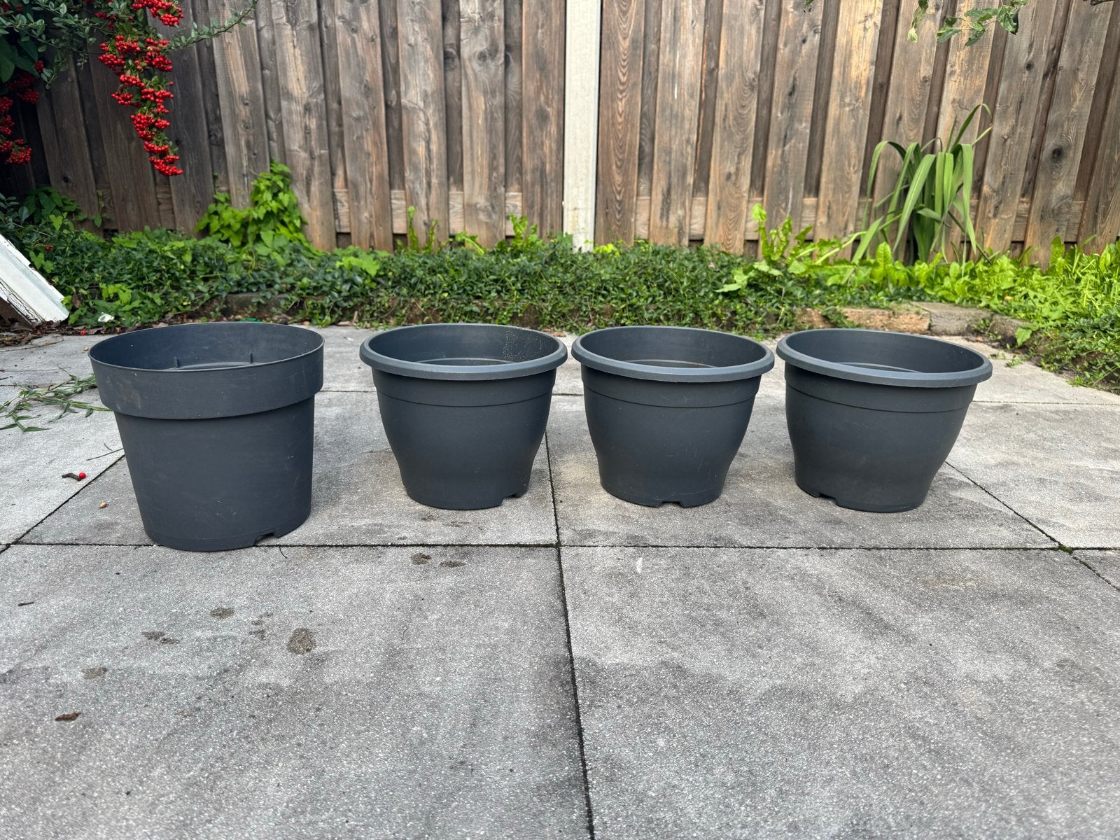 Set van 4 stevige plastic bloempotten (24-26 cm), Tuin en Terras, Kunststof, Gebruikt, Rond, Binnen