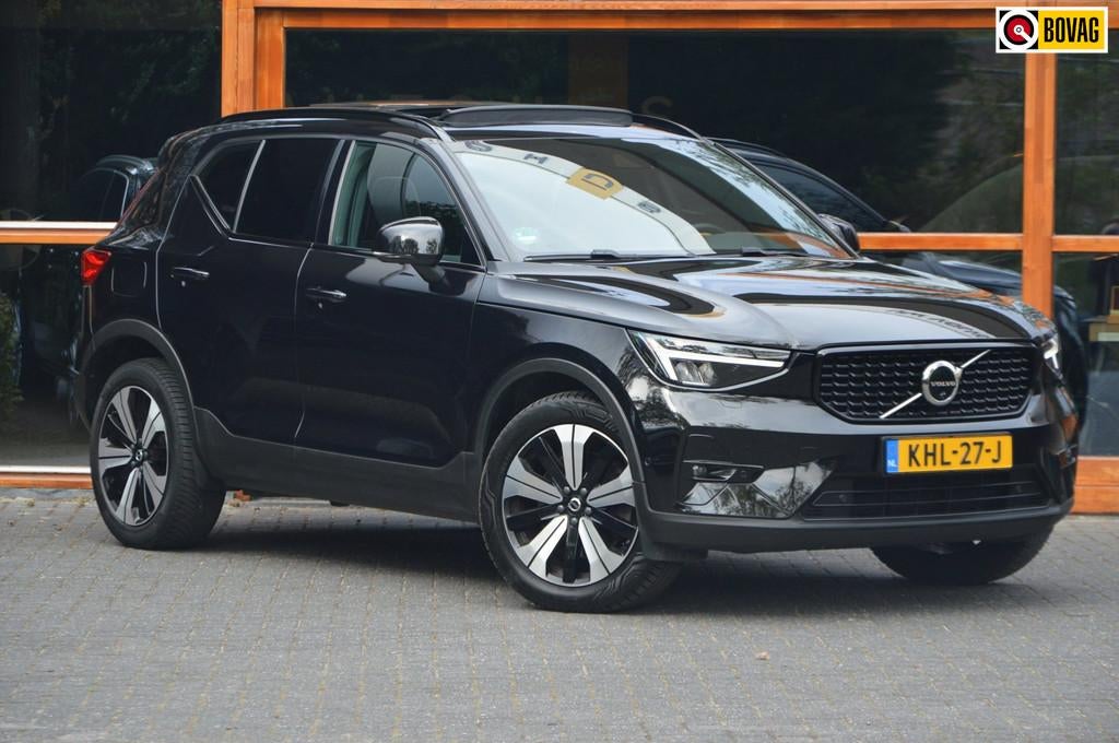 Volvo XC40 T4 Hybride Ultimate Dark| Panoramadak | Harman/Ka, Voorwielaandrijving, Zwart, Plug-in hybride, Bedrijf