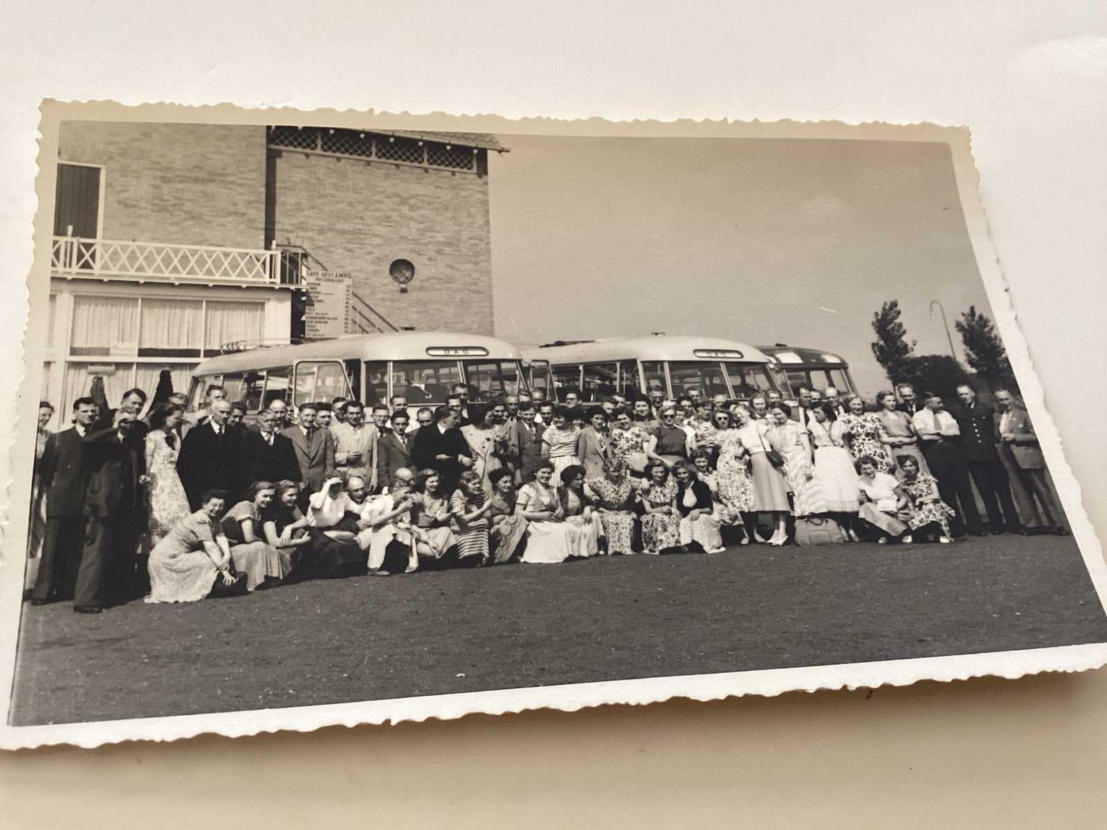 OAD Groepsuitje met bussen, jaren '50, Gebruikt, Foto, Ophalen of Verzenden, 1940 tot 1960