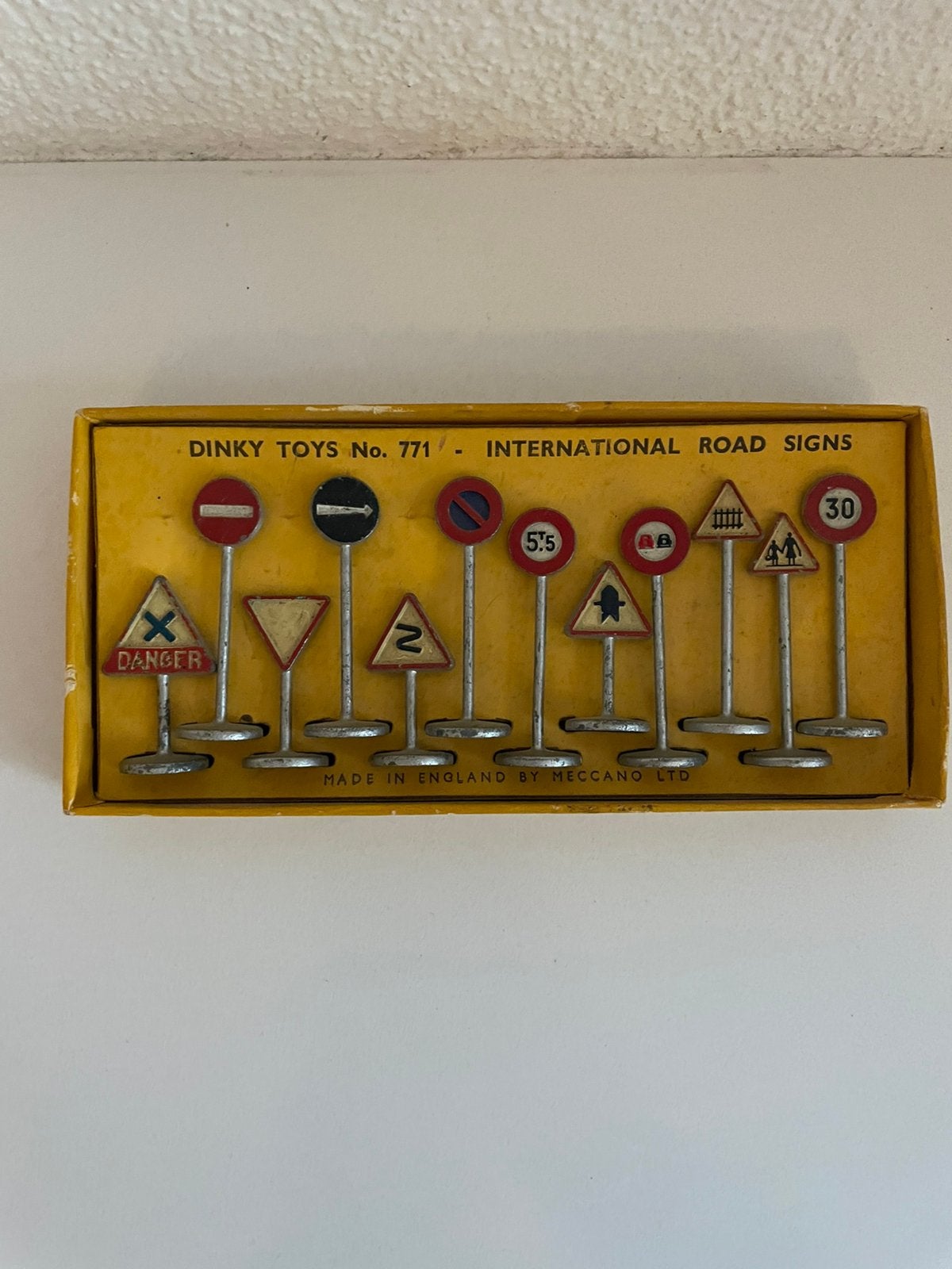 Originele Dinky Toys set van 12 verkeersborden 771, Ophalen of Verzenden, Zo goed als nieuw, Overige typen, Dinky Toys