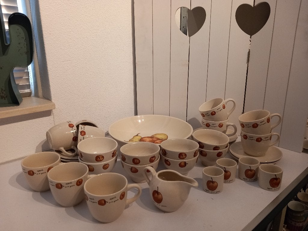 Jet servies Appel., Keramiek, Overige typen, Ophalen of Verzenden, Zo goed als nieuw
