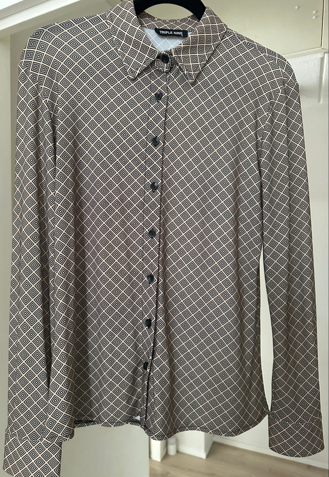 Triple Nine Blouse met Geometrisch Patroon - Maat S, Ophalen of Verzenden, Zo goed als nieuw, Maat 36 (S), Beige