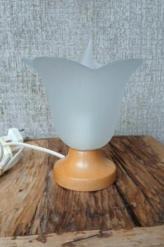 Lamp Vintage Tulp Tafellamp van Melkglas. Houten voet., Ophalen of Verzenden, Zo goed als nieuw, Glas, Vintage