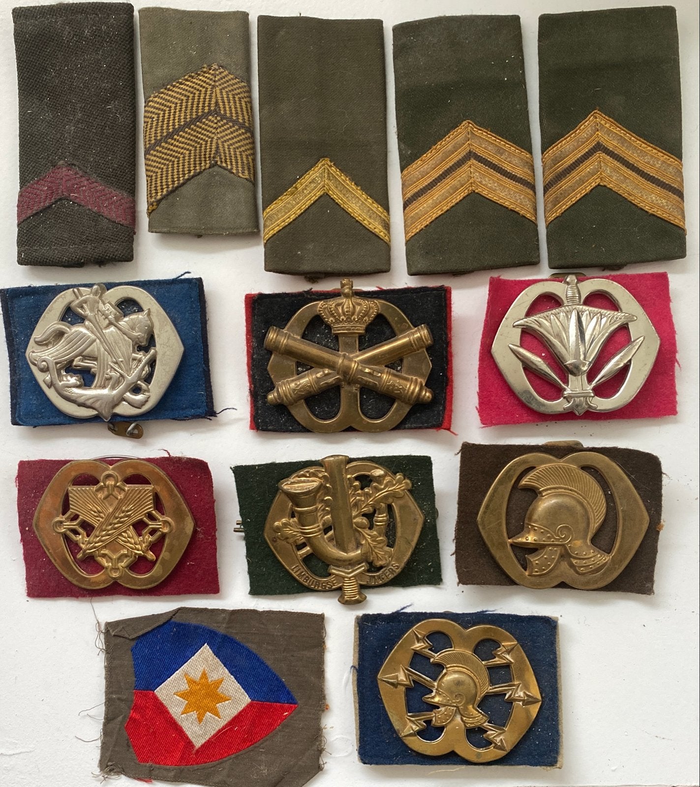 Verzameling militaire insignes en epauletten, Ophalen of Verzenden, Overige soorten, Overige gebieden, Embleem of Badge