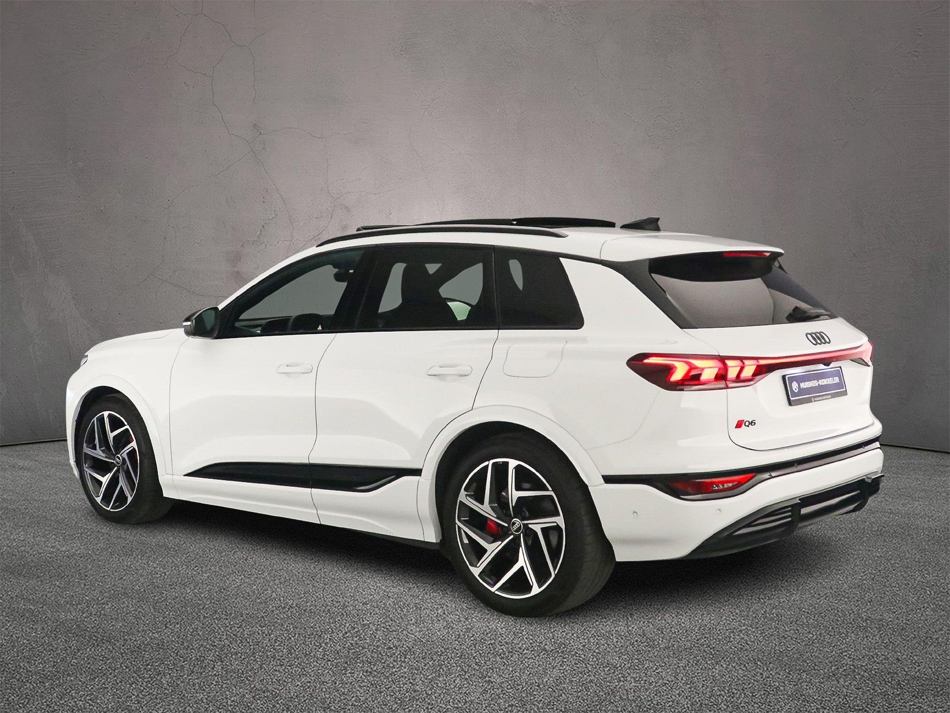 Audi Q6 e-tron S edition 100 kWh | Trekhaak | Adaptieve Luch, Gebruikt, 23 min, Leder en Stof, Wit