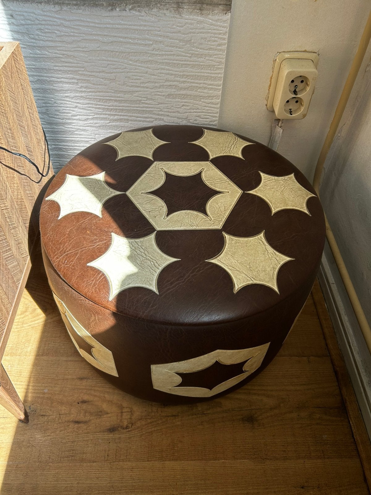 Vintage retro poef leer, Ophalen, Rond, Zo goed als nieuw, Minder dan 50 cm