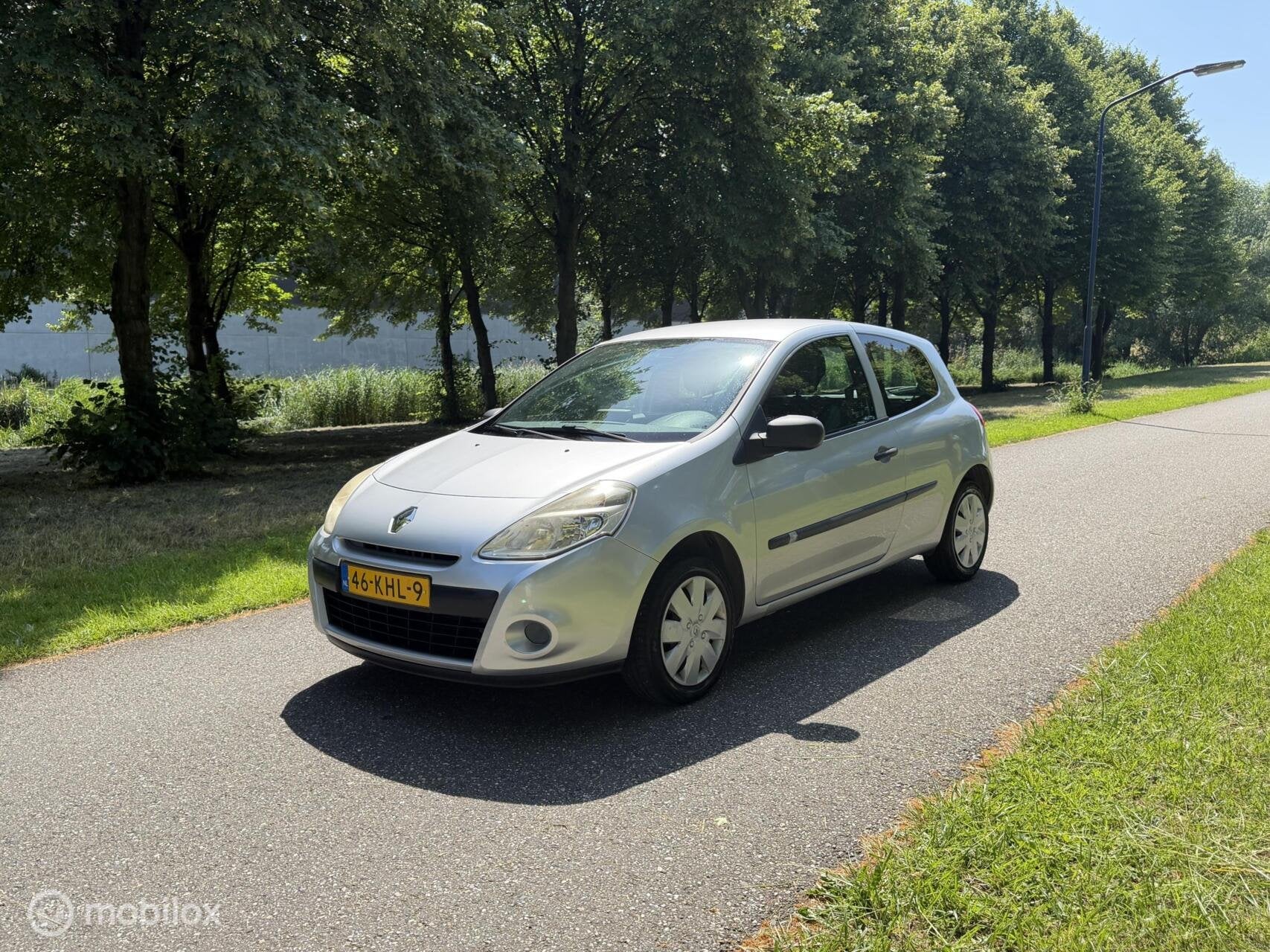 Renault Clio 1.2 Special Line*AIRCO*ELEK.RAMEN*LAGE KM*NAP, Voorwielaandrijving, Gebruikt, Zwart, 4 cilinders