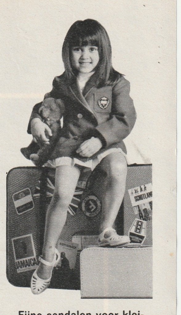 Retro reclame 1968 Hevea kinderschoenen fijn op vakantie, Verzamelen, Verzenden, Overige typen