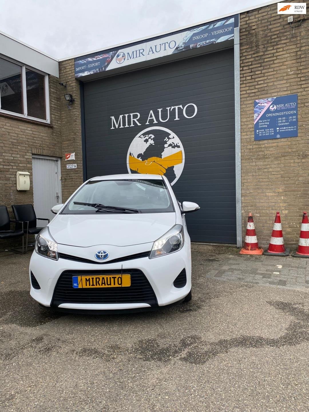 Toyota Yaris 1.5 Hybrid Dynamic 6-2013, Auto's, Gebruikt, 4 cilinders, Bedrijf, 75 pk