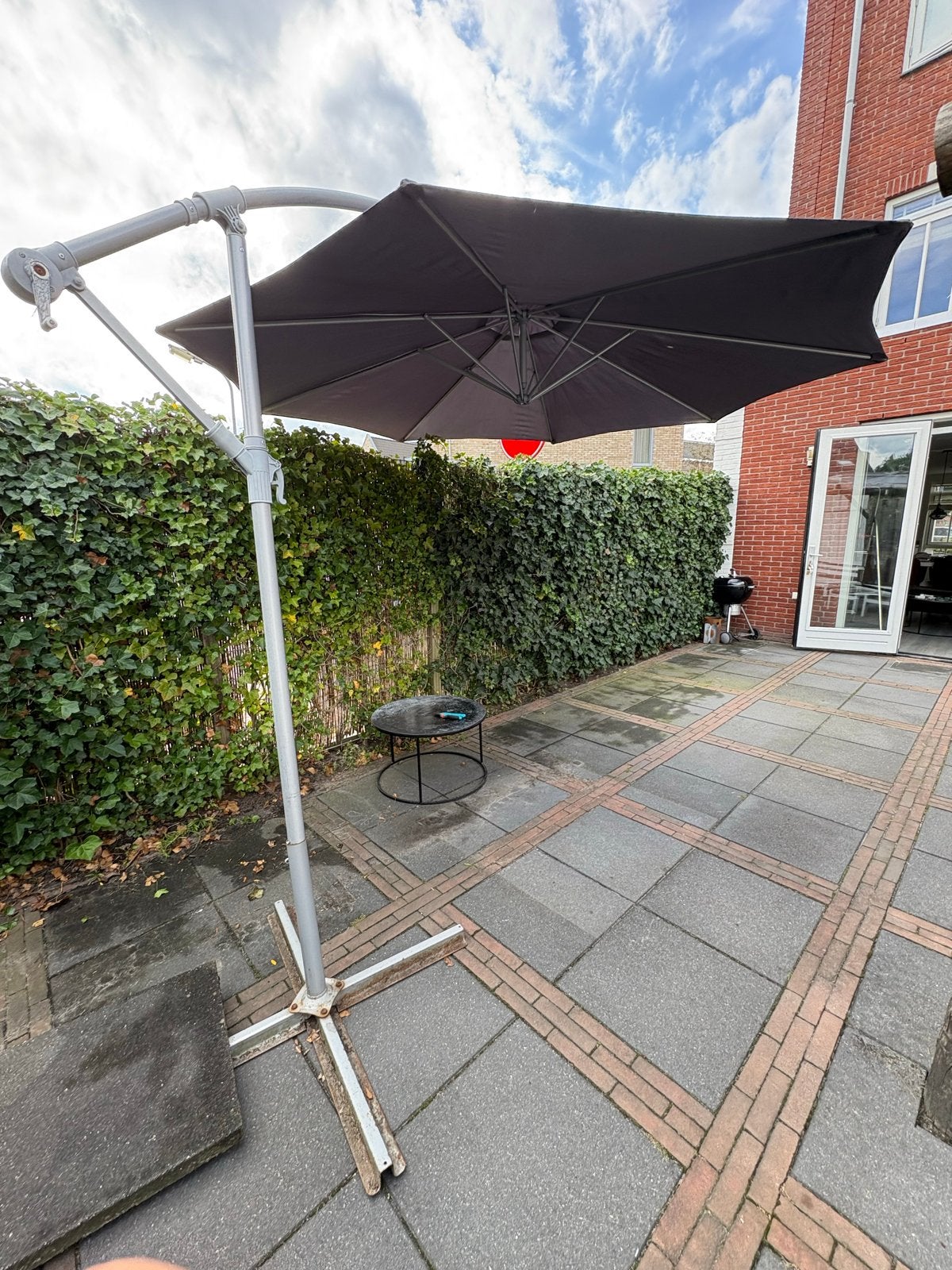 Foto 3 van Zweefparasol - Grijs - Goede staat