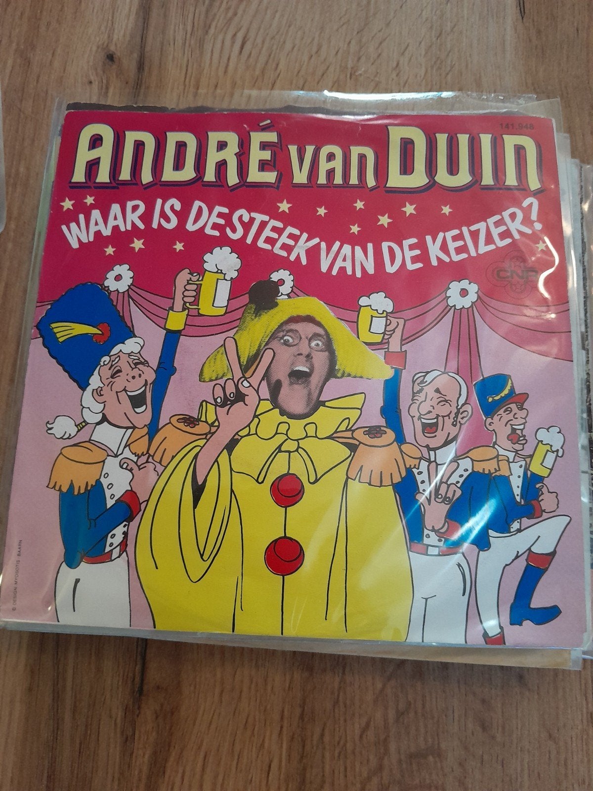 Andre van duin 7 inch waar is de steek van de keizer, Ophalen of Verzenden, Zo goed als nieuw, Nederlandstalig