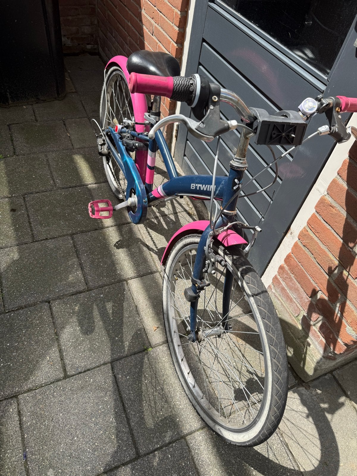 B'Twin kinderfiets 20 inch - Blauw/Roze, Gebruikt, Velgrem, Ophalen of Verzenden, Handrem