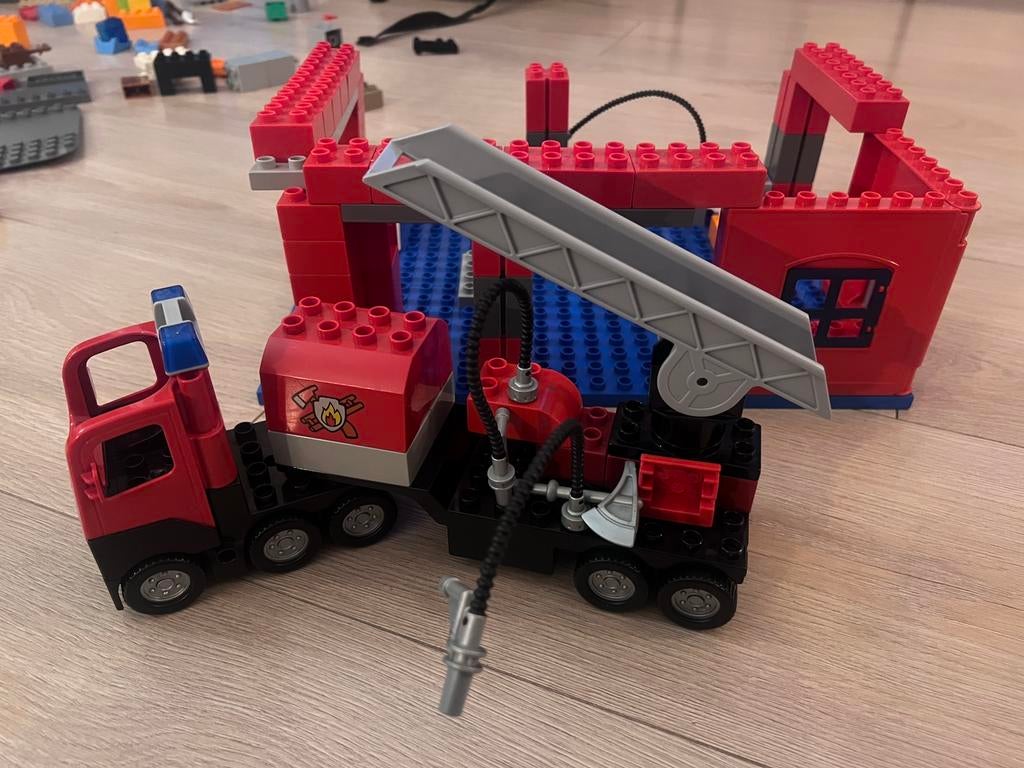 Duplo brandweer brandweerkazerne en brandweerauto, Ophalen, Zo goed als nieuw, Duplo