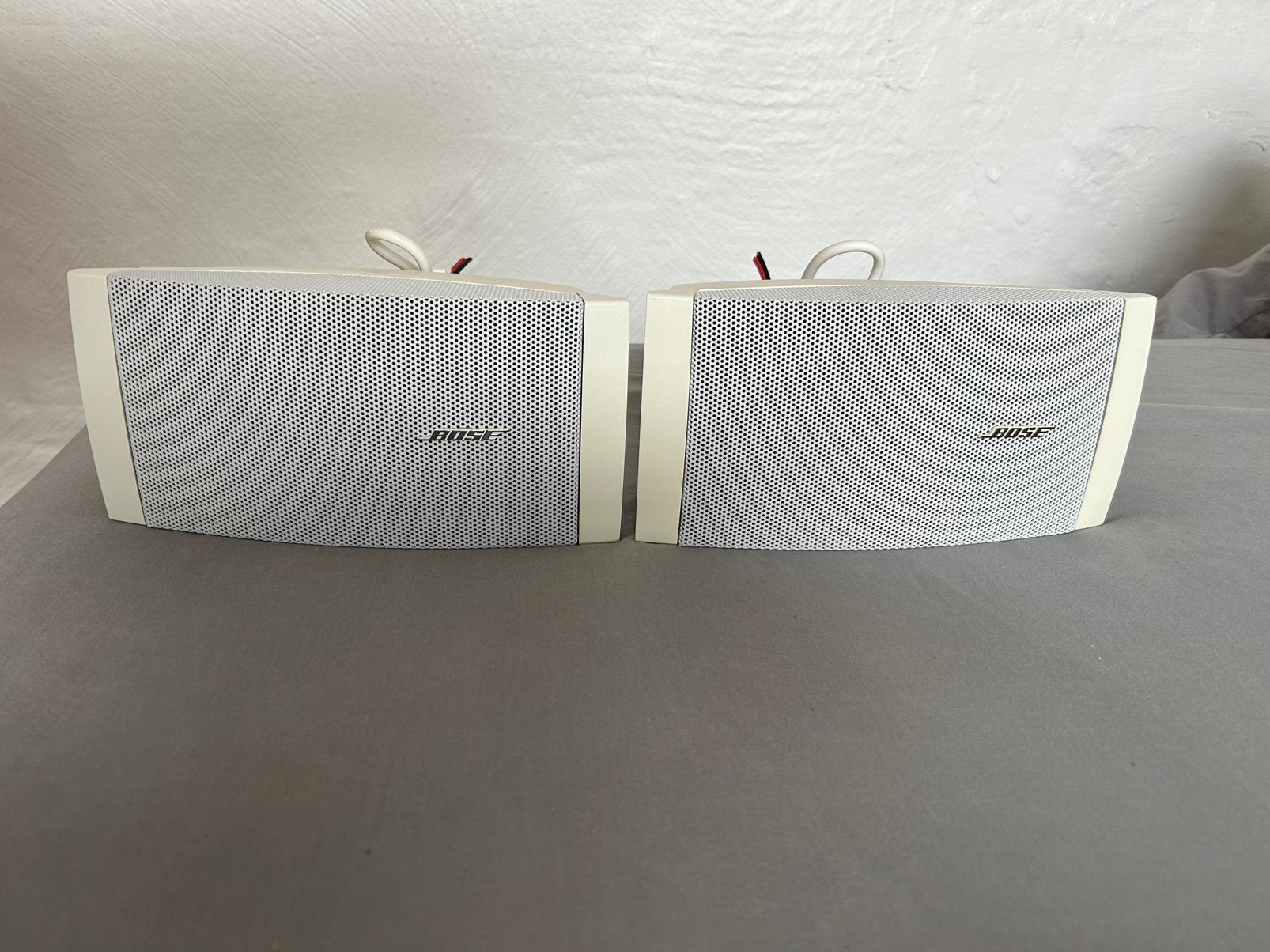 Bose FreeSpace Luidsprekers Ook voor buiten. Stuur ook op., Ophalen of Verzenden, Minder dan 60 watt, Front, Rear of Stereo speakers