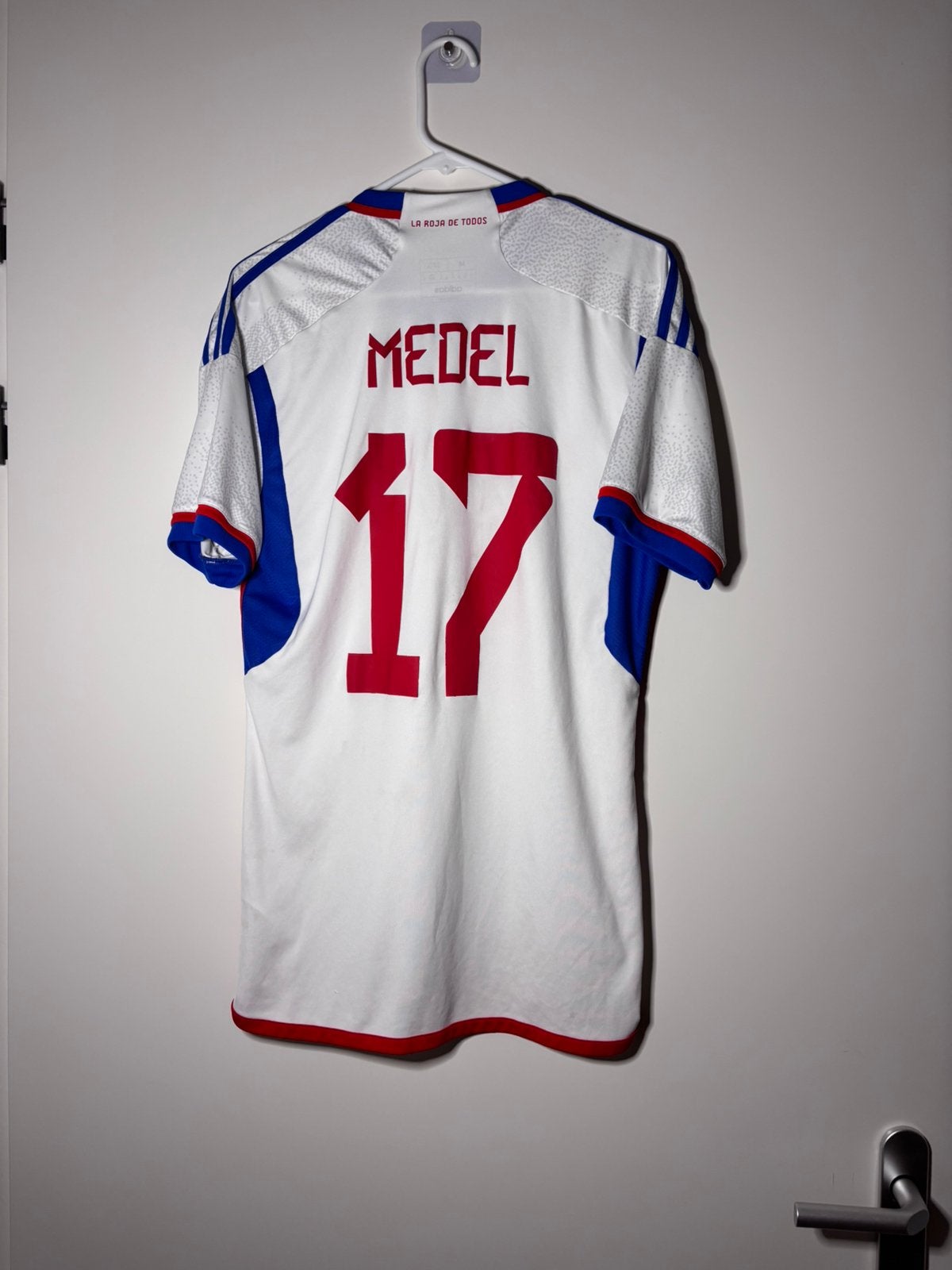 Chili (La Roja) 2022 Gary Medel #17 voetbal shirt Adidas M, Maat M, Verzenden, Zo goed als nieuw, Shirt