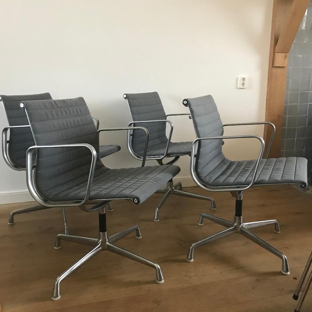 4 Herman Miller Eames Aluminium stoel stoelen 108 gepolijst, Ophalen, Gebruikt, Zwart, Nvt