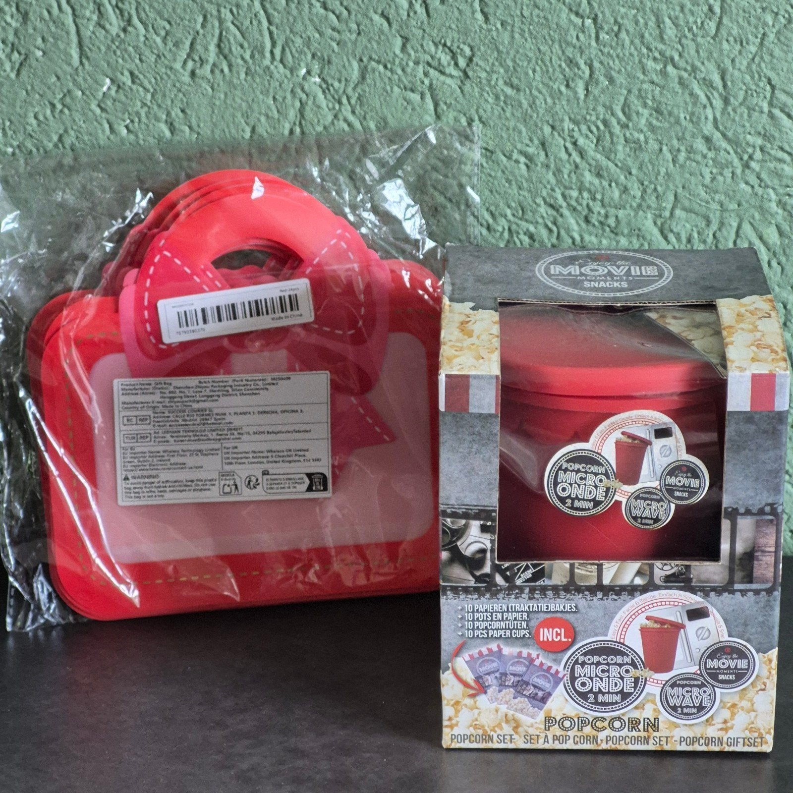 12 nieuwe traktatiezakjes en popcorn bakje met 10 zakjes, Ophalen of Verzenden, Nieuw, Jongen of Meisje