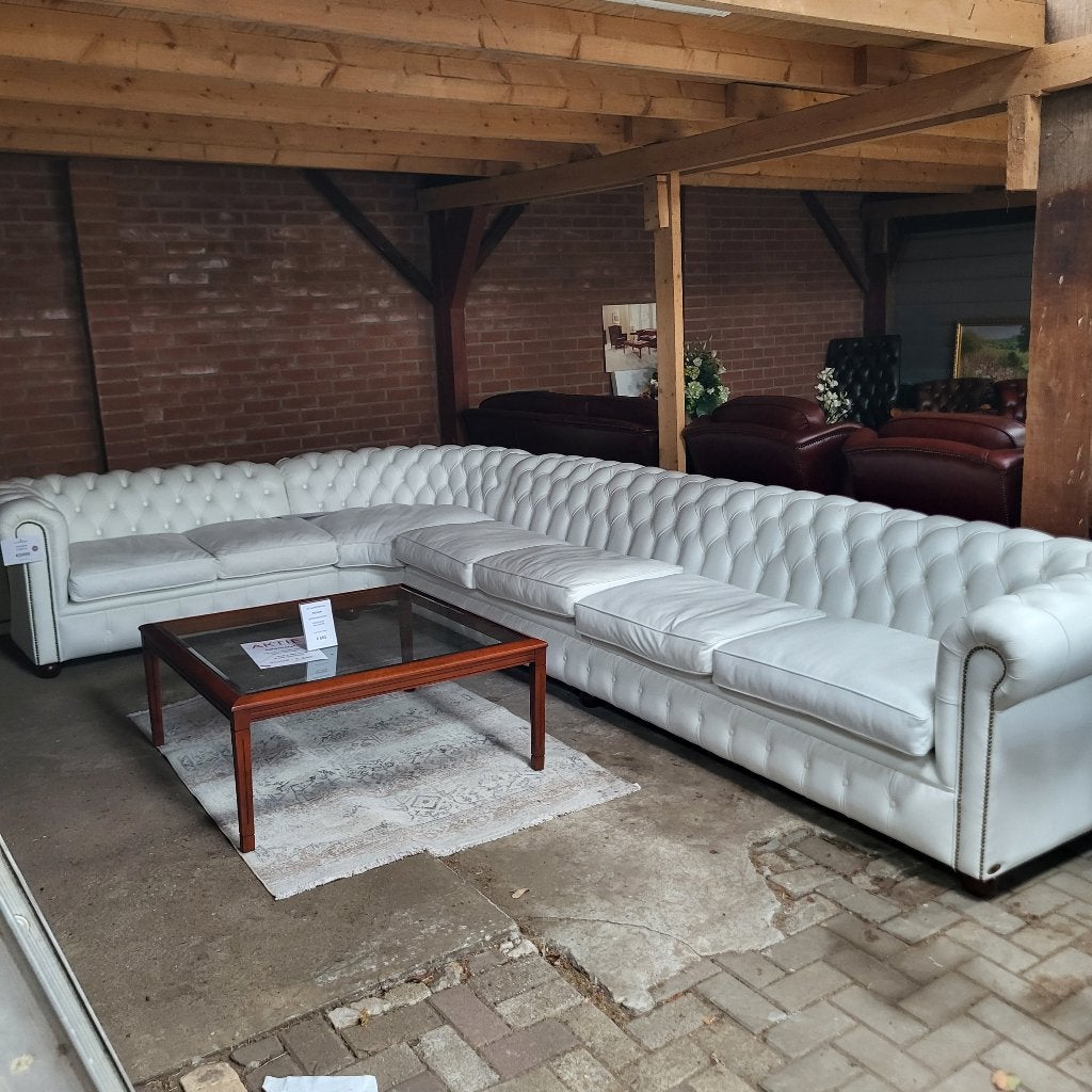 Echte Chesterfield hoekbank xl 4.50m x 2.60m wit leer., Overige maten, 300 cm of meer, Ophalen of Verzenden, Zo goed als nieuw
