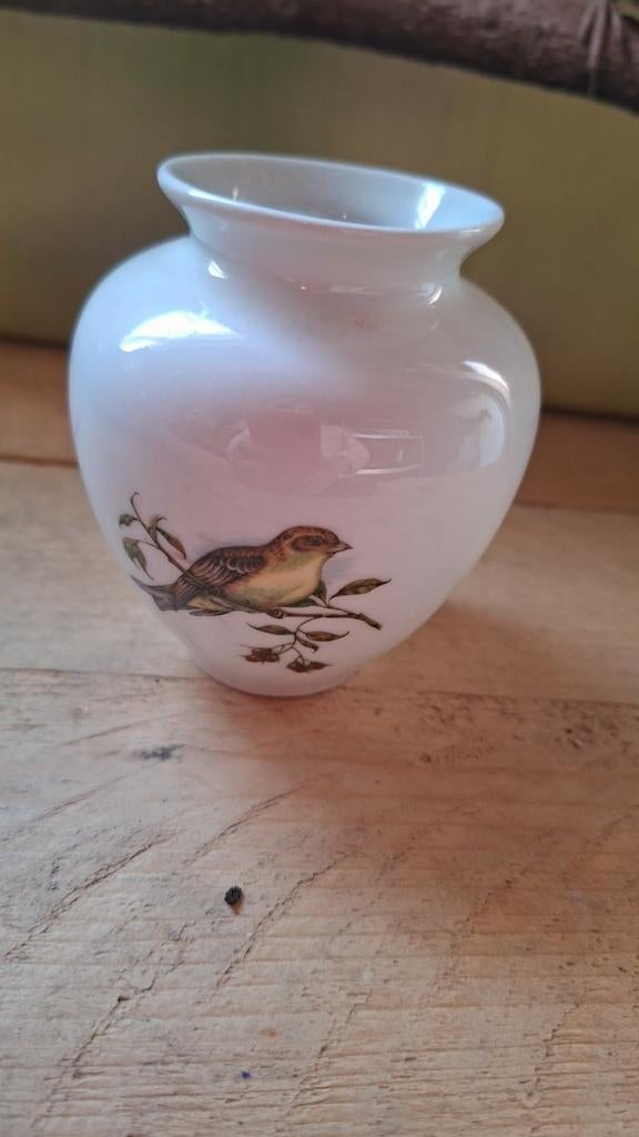 Royal Schwabap vaasje met vogeldecoratie, Wit, Aardewerk of Porselein, Ophalen of Verzenden, Zo goed als nieuw