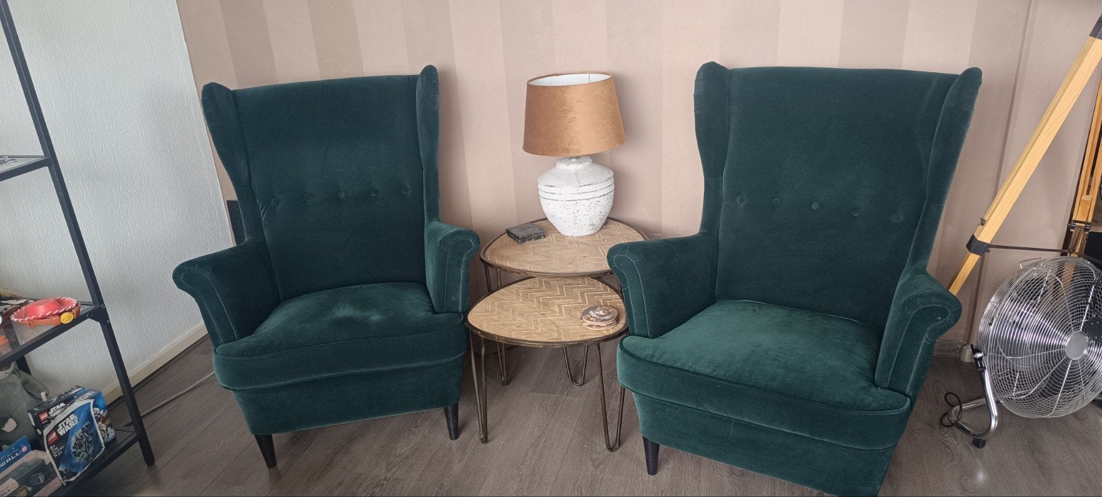Twee prachtige mosgroene fluwelen oorstoelen, Huis en Inrichting, Fauteuils, Ophalen of Verzenden, Zo goed als nieuw, 75 tot 100 cm