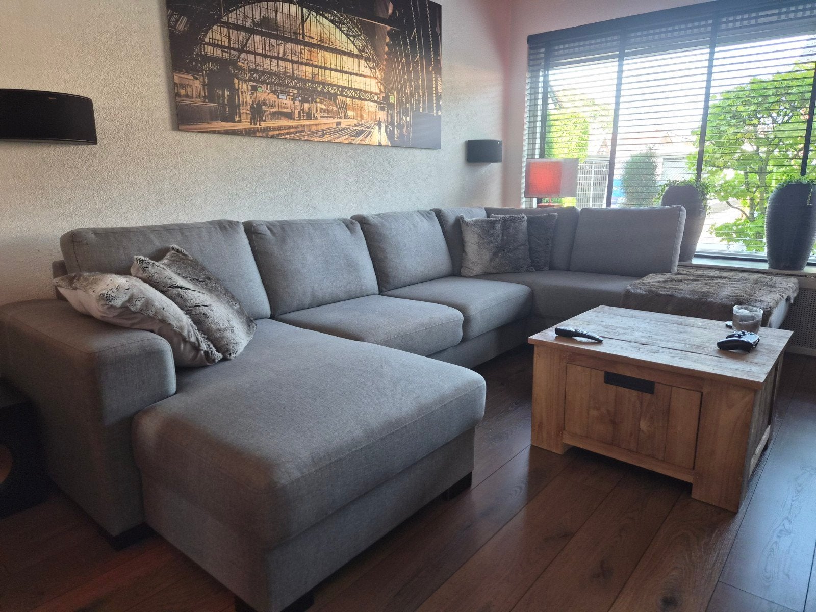 Grote grijze hoekbank met longchair, Huis en Inrichting, Banken | Bankstellen, Ophalen, Modern, Comfortabel, Hoekbank, 300 cm of meer