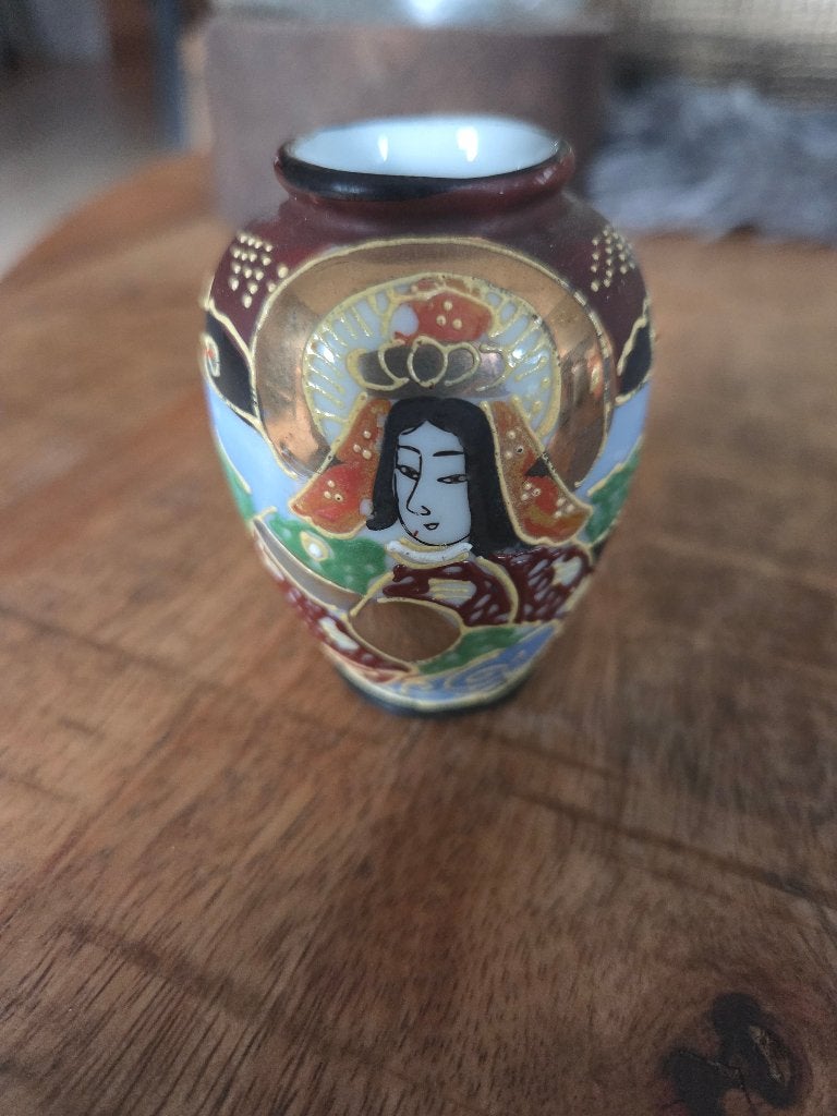 Rond vaasje met Japanse figuur, rijk verguld en moriage, Ophalen of Verzenden