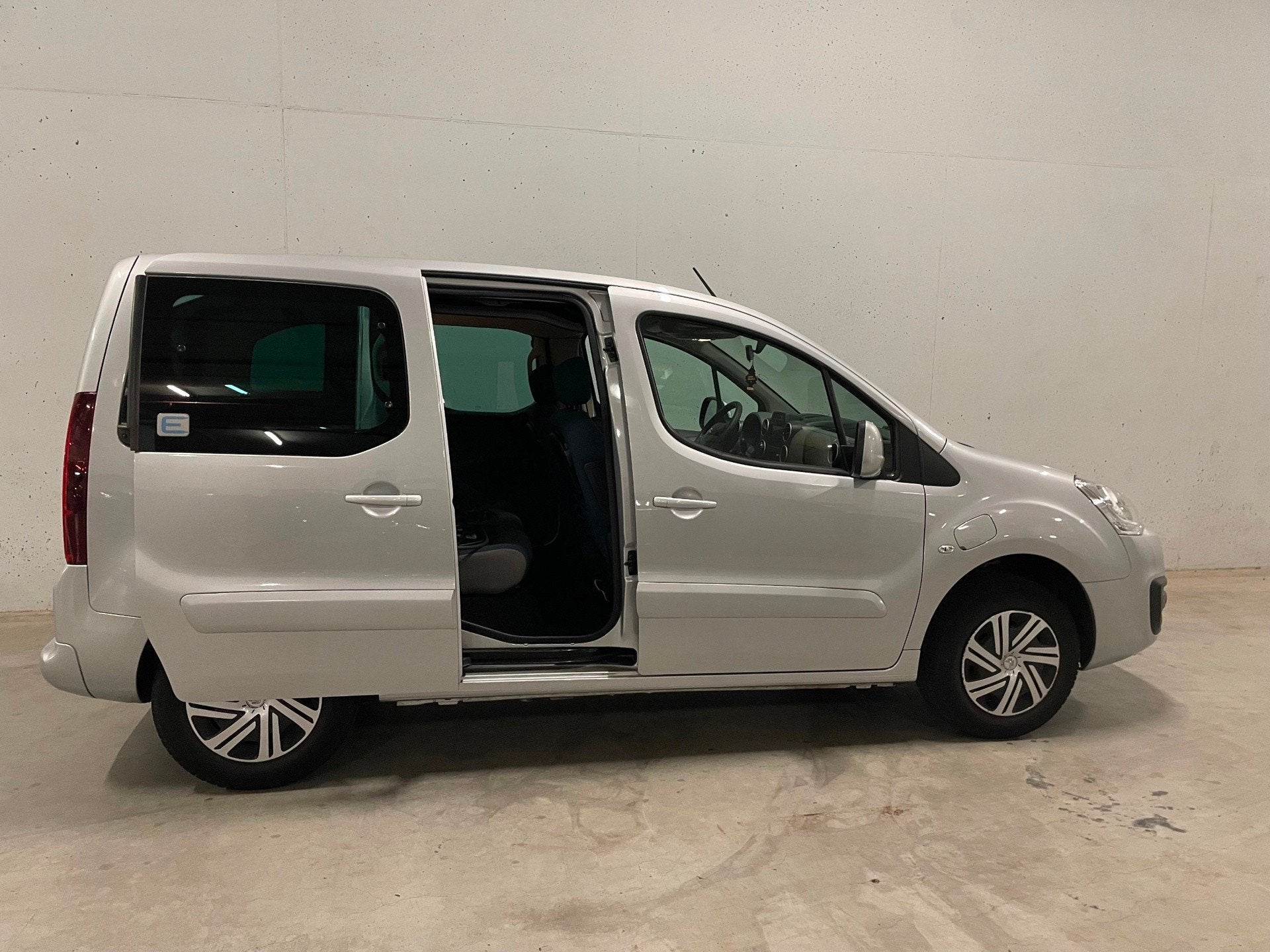 Citroen Berlingo E-Feel 23 kWh Aut. Navi Clima Cruise PDC, Auto's, Dealer onderhouden, Stof, Gebruikt, 375 min
