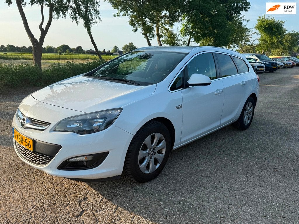 Opel Astra Sports Tourer 1.4 Business + Airco/Scherm Navigat, Auto's, Voorwielaandrijving, Euro 5, Gebruikt, 4 cilinders