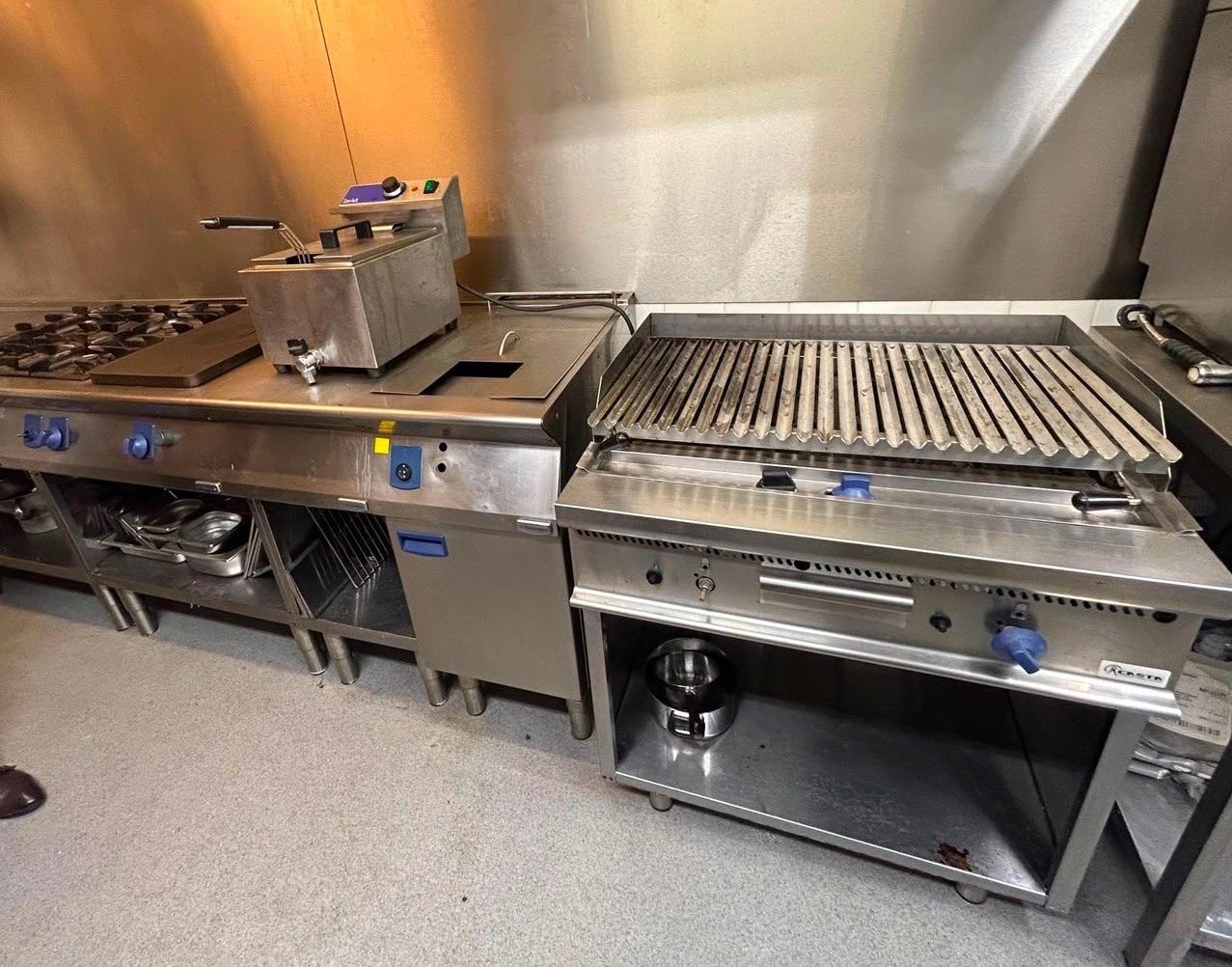 Complete Horeca Keukenapparatuur Set: Friteuse, Grill, Fornu, Ophalen, Gebruikt, Fornuis, Frituur en Grillen