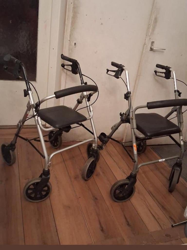 Te koop! 2×vegro merk rollator. Flexible inklapbaar., Ophalen