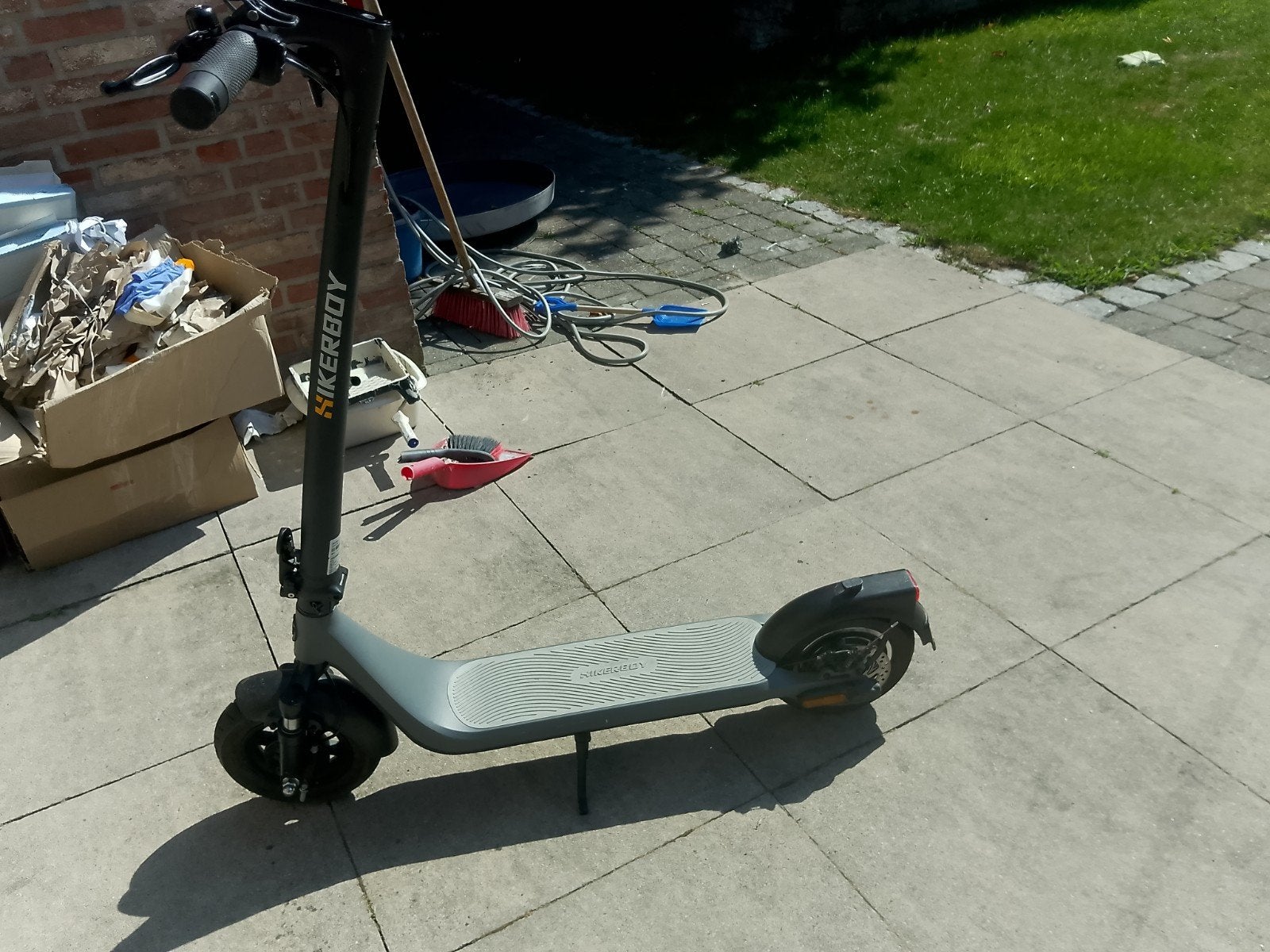Hikerboy Step Model Curtis Grey met Lader - 25km/u, Ophalen of Verzenden, Gebruikt, Elektrische step (E-scooter), Hikerboy