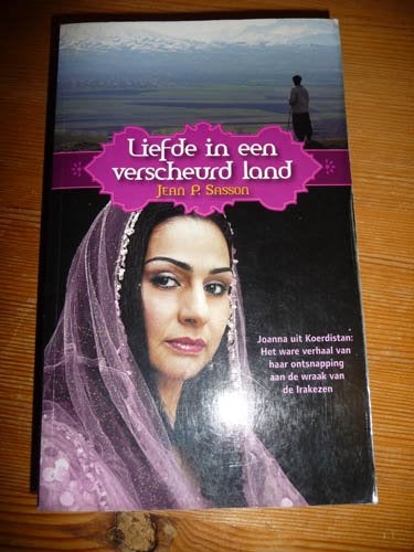 Boek JEAN P. SASSON - Liefde in een verscheurd land, Boeken, Ophalen of Verzenden, Gelezen