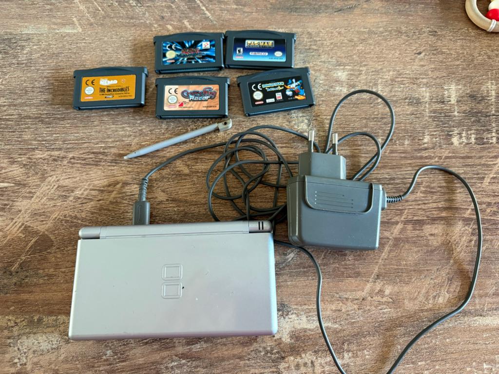 Nintendo DS Lite met 5 GBA games en oplader, Spelcomputers en Games, Spelcomputers | Nintendo DS, Zo goed als nieuw, DS Lite, Ophalen of Verzenden