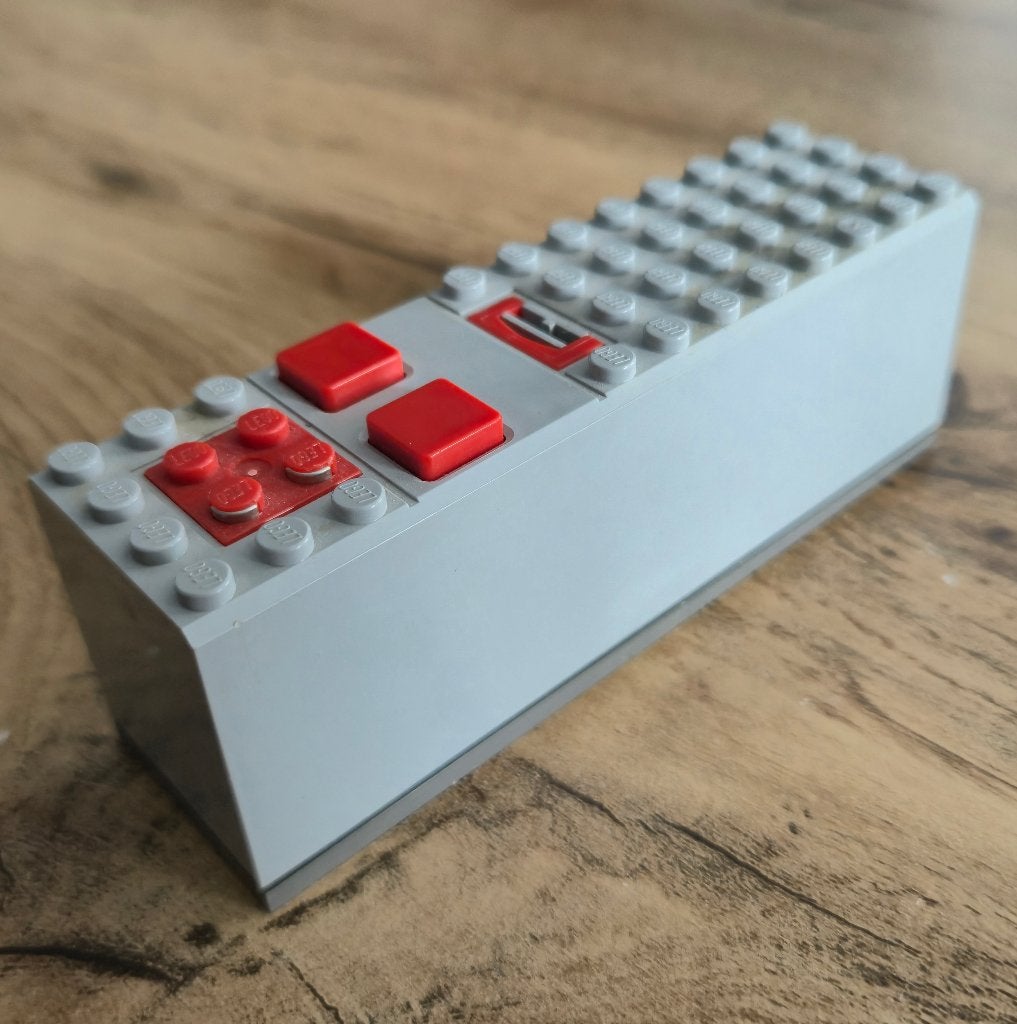LEGO 9V Batterijbox 2847c01 / 74650 Vintage Technic 6x AA, Gebruikt, Lego, Ophalen of Verzenden, Compleet