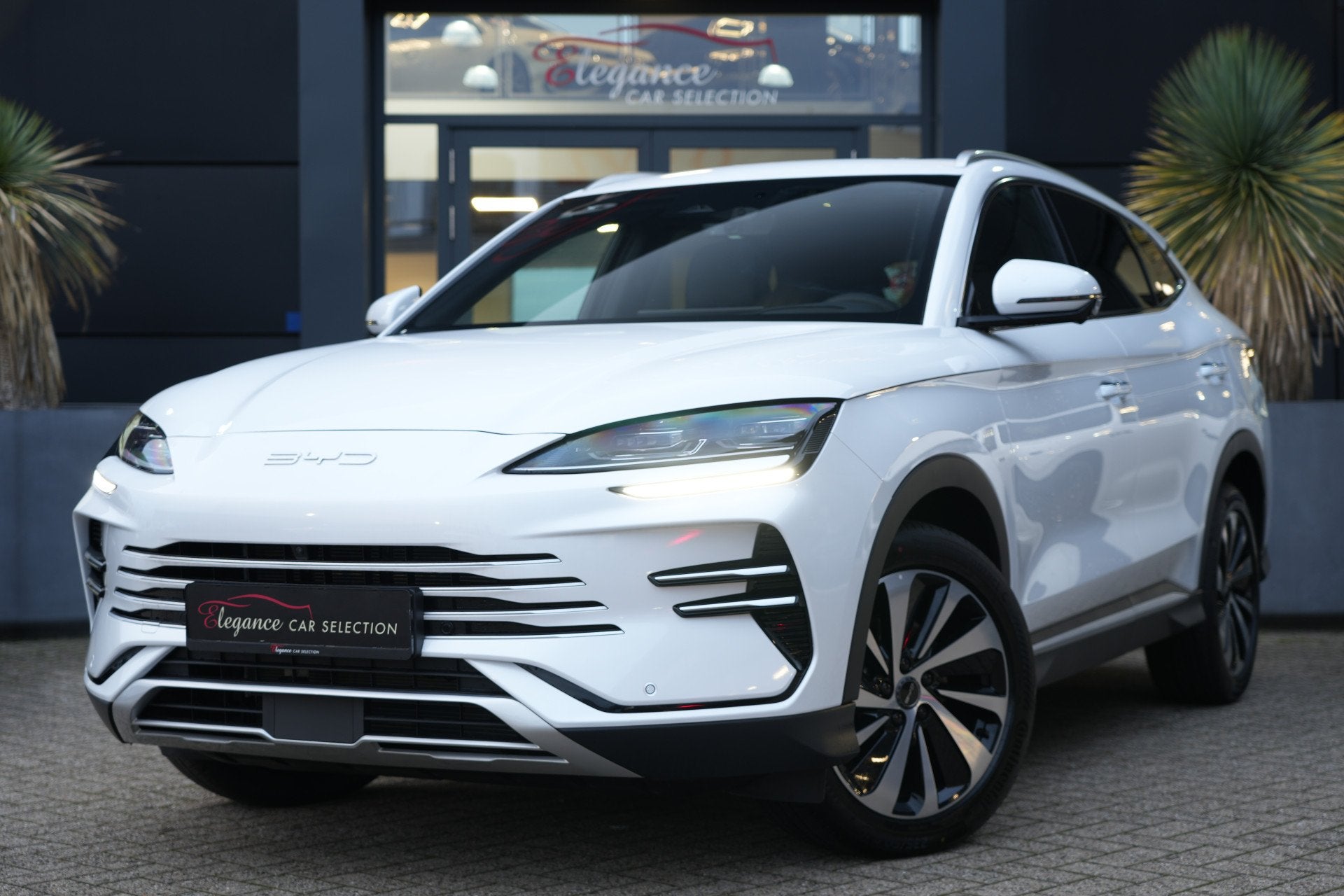 BYD SEAL U 1.5 DM-i PHEV AWD Design | 324 PK | Pano | HUD |, Auto's, Dealer onderhouden, Zwart, Wit, Bedrijf
