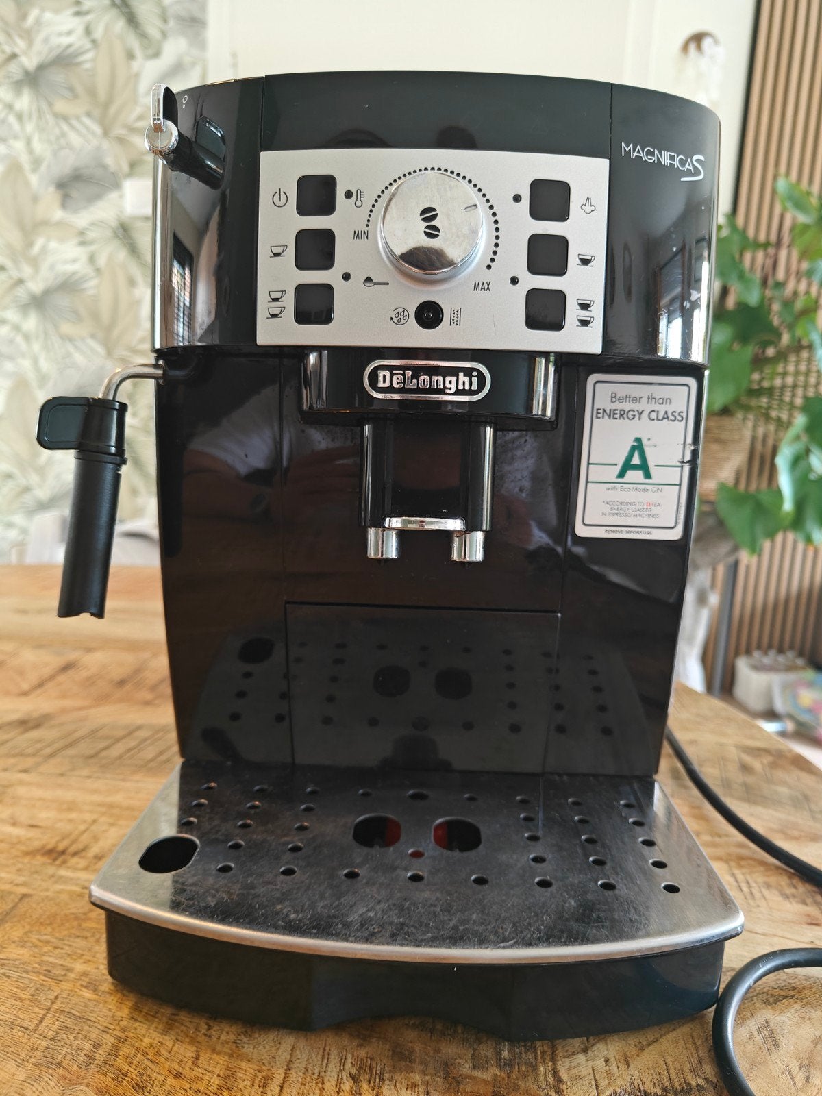 De'Longhi Magnifica S volautomatische espressomachine, Witgoed en Apparatuur, Koffiezetapparaten, Espresso apparaat, 10 kopjes of meer