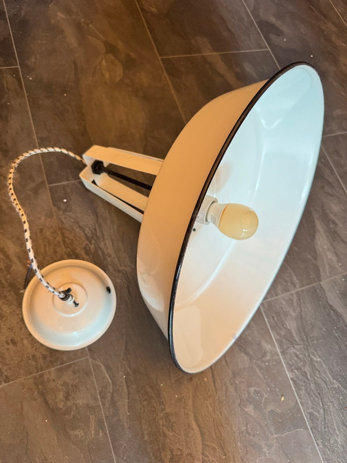 Industriële hanglamp wit met zwarte rand, Huis en Inrichting, Ophalen, Gebruikt, Metaal, E27 (groot)
