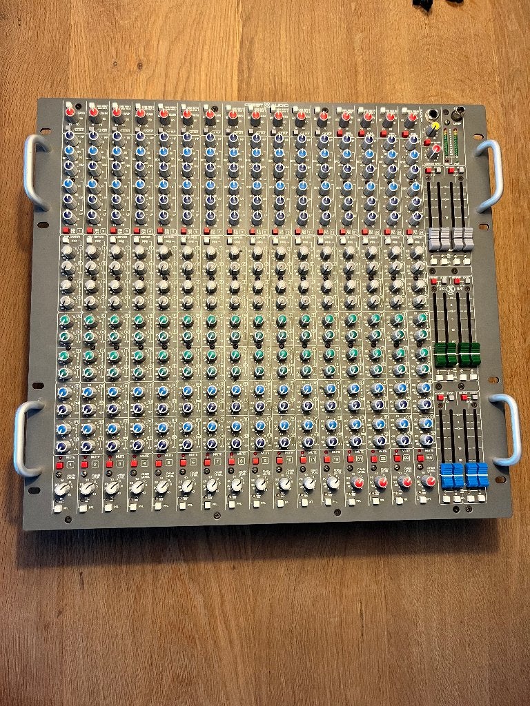 Crest Audio XR-M X-Rack mixer, Muziek en Instrumenten, Mengpanelen, Ophalen, Gebruikt, 20 kanalen of meer, Microfooningang
