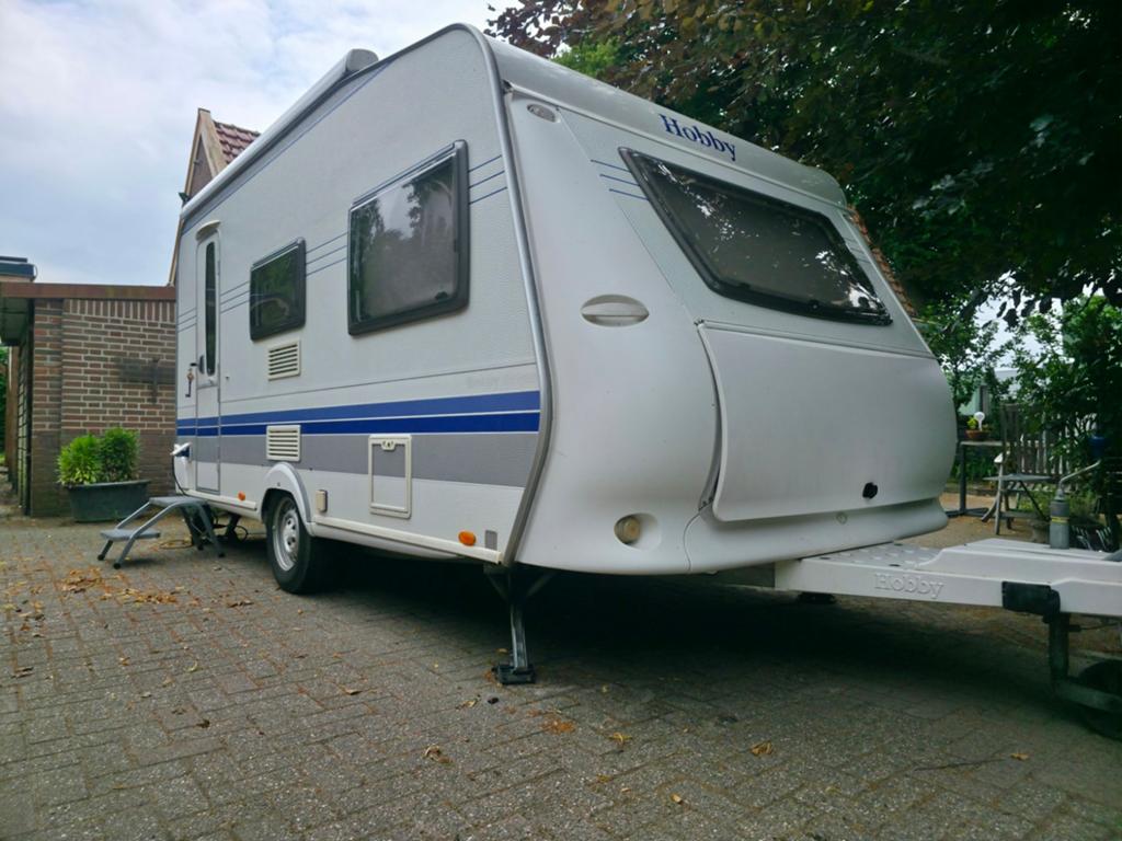 Hobby De Luxe Caravan 440 SF | Mover & Luifel |Vakantieklaar, Hobby, Luifel, Treinzit, Dwarsbed
