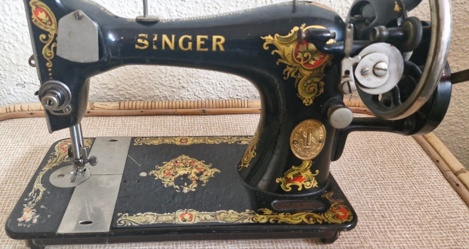 Antieke Singer naaimachine, Ophalen