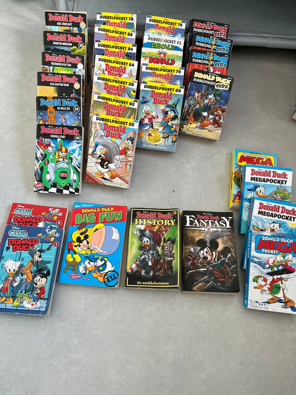 31 Donald Duck pockets, veel Dubbel- en thema pockets, Meerdere comics, Ophalen of Verzenden, Gelezen, Europa